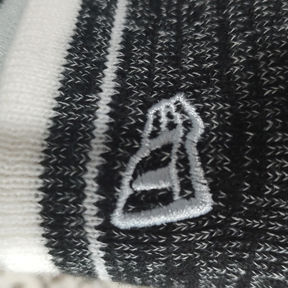 Las Vegas Raiders beanie - Picture 3 of 8